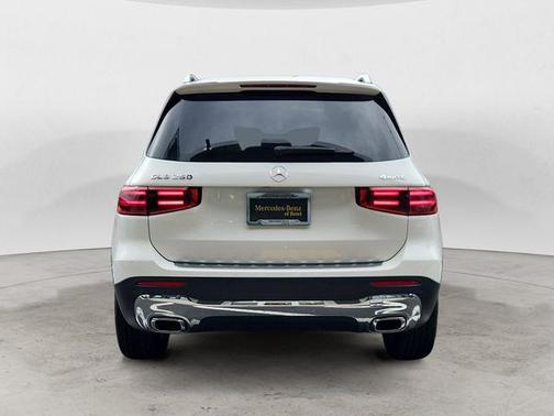 White 2025 Mercedes-Benz GLB 250 4MATIC