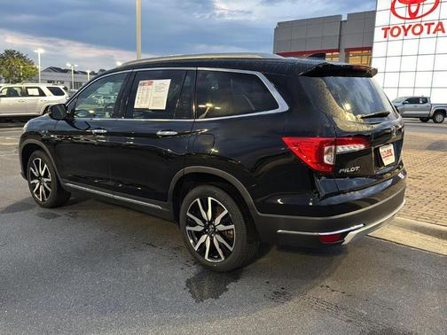 2022 Honda Pilot Touring 8-Passenger