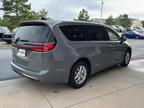 2023 Chrysler Pacifica Touring-L