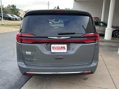 2023 Chrysler Pacifica Touring-L