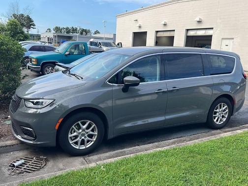 2023 Chrysler Pacifica Touring-L