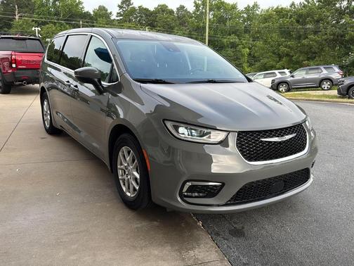 2023 Chrysler Pacifica Touring-L