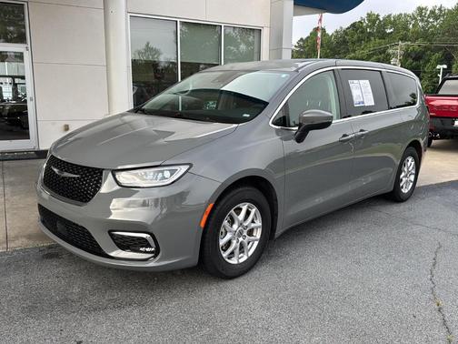 2023 Chrysler Pacifica Touring-L