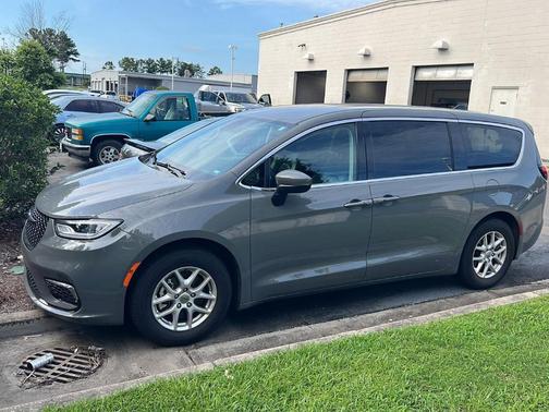 2023 Chrysler Pacifica Touring-L
