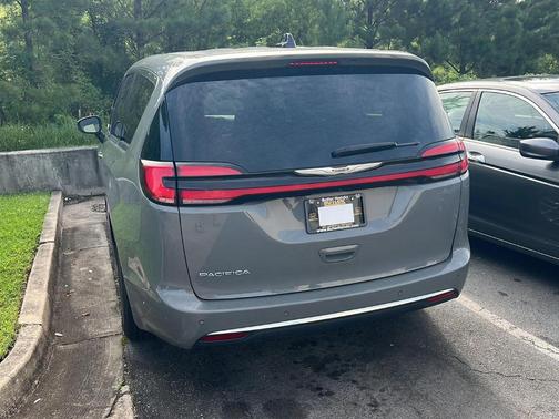 2023 Chrysler Pacifica Touring-L
