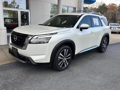 2023 Nissan Pathfinder Platinum