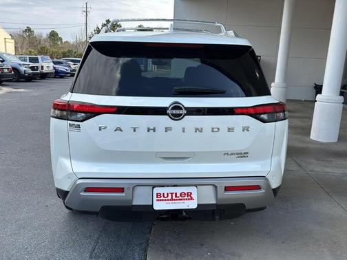 2023 Nissan Pathfinder Platinum