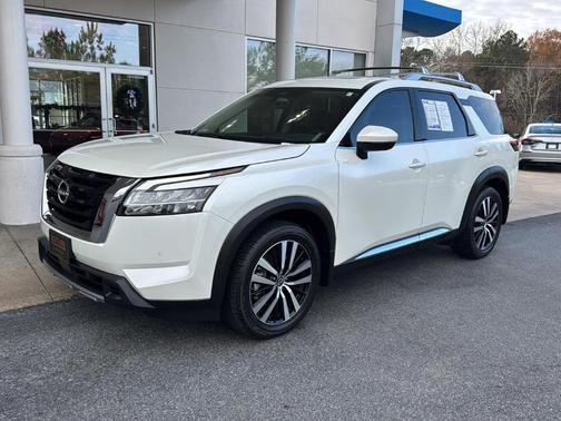 2023 Nissan Pathfinder Platinum