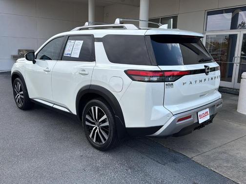 2023 Nissan Pathfinder Platinum