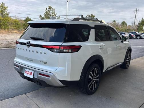 2023 Nissan Pathfinder Platinum