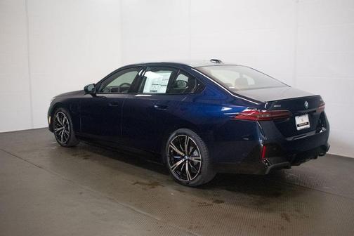 Tanzanite Blue II Metallic 2027 BMW 550e 550e xDrive