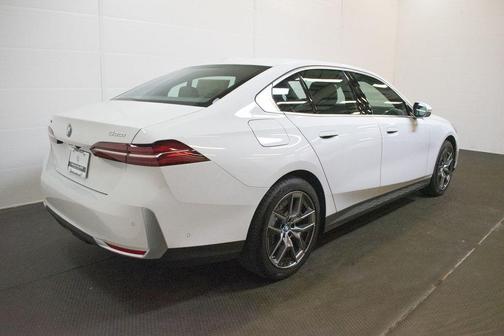 Alpine White 2027 BMW 530 i xDrive
