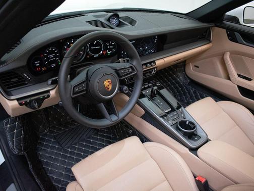 Carrara White Metallic 2022 Porsche 911 Carrera 4S Cabriolet