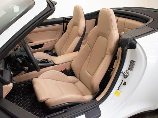 Carrara White Metallic 2022 Porsche 911 Carrera 4S Cabriolet