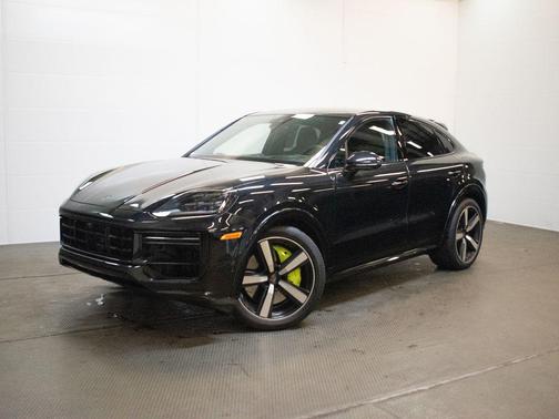 Chromite Black Metallic 2025 Porsche Cayenne Cayenne Turbo E-Hybrid