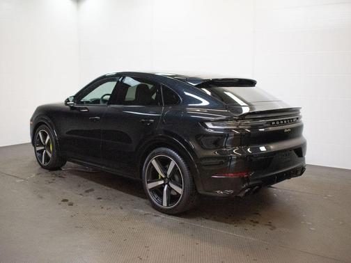 Chromite Black Metallic 2025 Porsche Cayenne Cayenne Turbo E-Hybrid