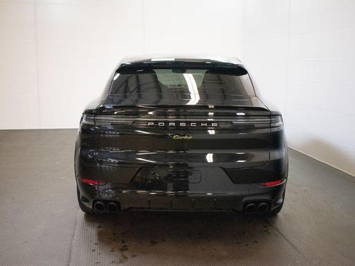 Chromite Black Metallic 2025 Porsche Cayenne Cayenne Turbo E-Hybrid