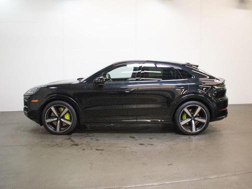 Chromite Black Metallic 2025 Porsche Cayenne Cayenne Turbo E-Hybrid