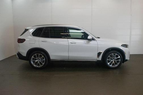 Alpine White 2026 BMW X5 xDrive40i