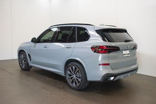 Brooklyn Grey Metallic 2025 BMW X5 xDrive40i