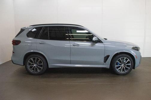 Brooklyn Grey Metallic 2025 BMW X5 xDrive40i