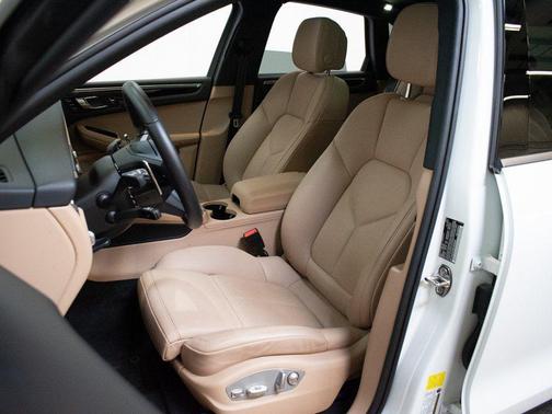 2025 Porsche Macan T