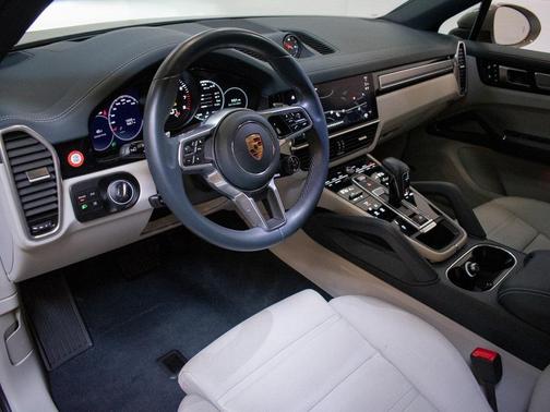 2023 Porsche Cayenne Platinum Edition