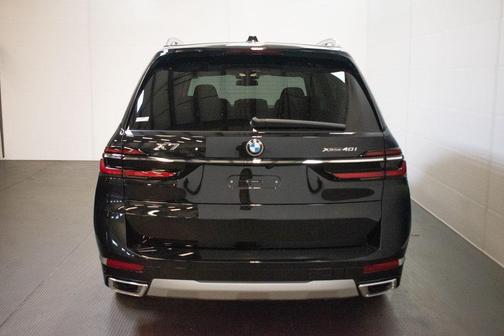 Black Sapphire Metallic 2026 BMW X7 xDrive40i