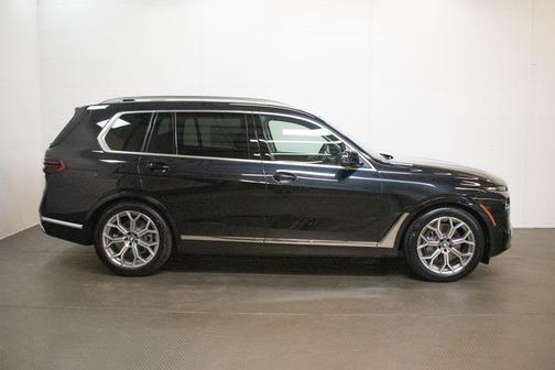 Black Sapphire Metallic 2026 BMW X7 xDrive40i