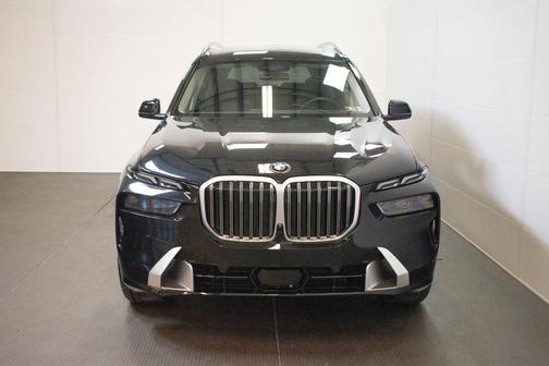Black Sapphire Metallic 2026 BMW X7 xDrive40i