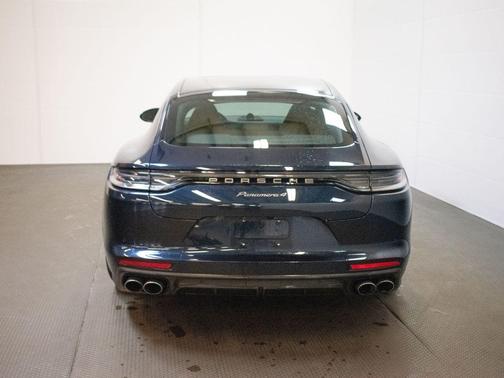 2022 Porsche Panamera 4 Platinum Edition