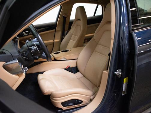 2022 Porsche Panamera 4 Platinum Edition