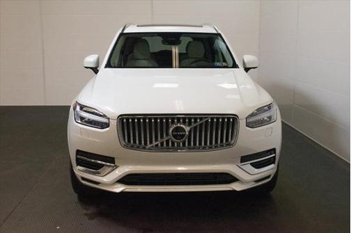 2025 Volvo XC90 Plug-In Hybrid T8 Plus 6-Seater