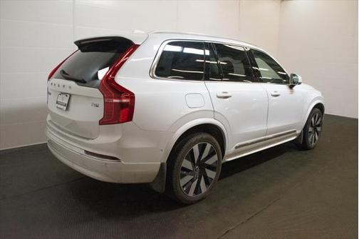 2025 Volvo XC90 Plug-In Hybrid T8 Plus 6-Seater