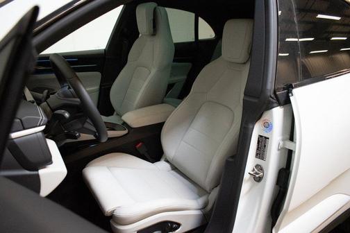 2025 Porsche Macan 4S