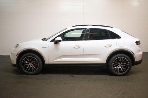 2025 Porsche Macan 4S