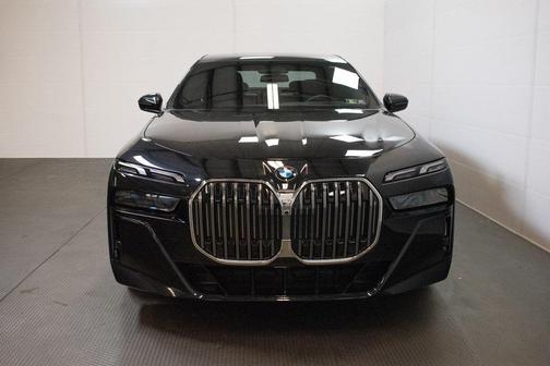 2025 BMW 740 i xDrive