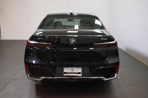 2025 BMW 740 i xDrive