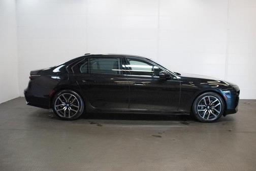 2025 BMW 740 i xDrive
