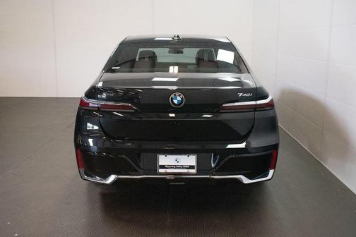 Black Sapphire Metallic 2026 BMW 740 xDrive