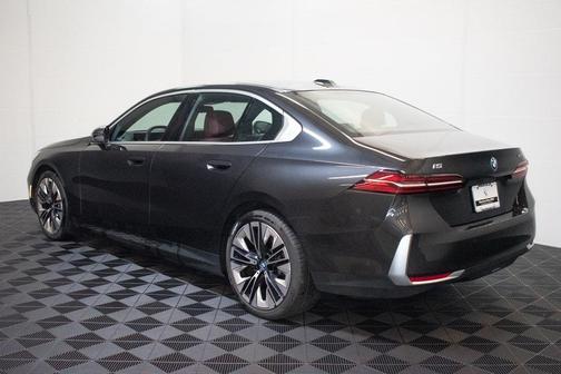 2025 BMW i5 xDrive40