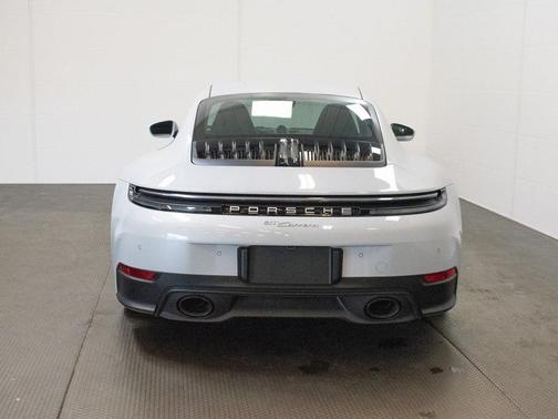 2025 Porsche 911 Carrera