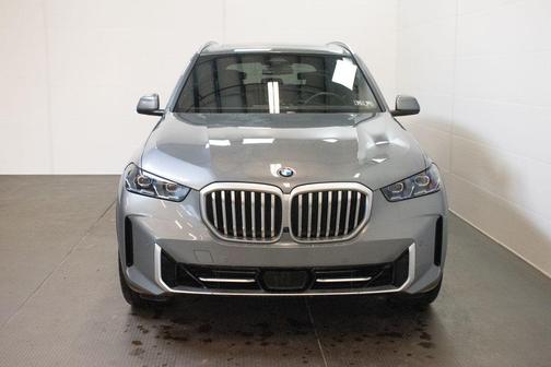 Skyscraper Grey Metallic 2026 BMW X5 xDrive40i