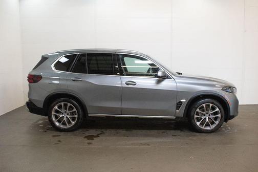 Skyscraper Grey Metallic 2026 BMW X5 xDrive40i