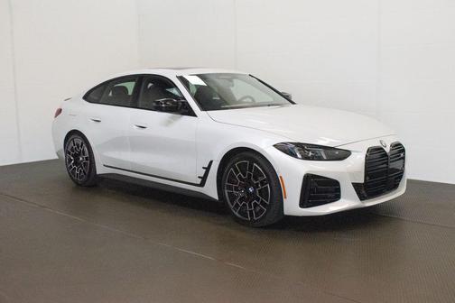 Mineral White Metallic 2026 BMW M440 i xDrive