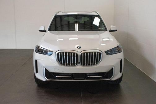 Mineral White Metallic 2026 BMW X5 xDrive40i