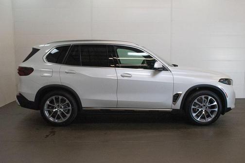 Mineral White Metallic 2026 BMW X5 xDrive40i