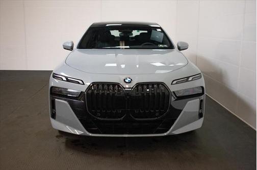 2025 BMW 740 i xDrive