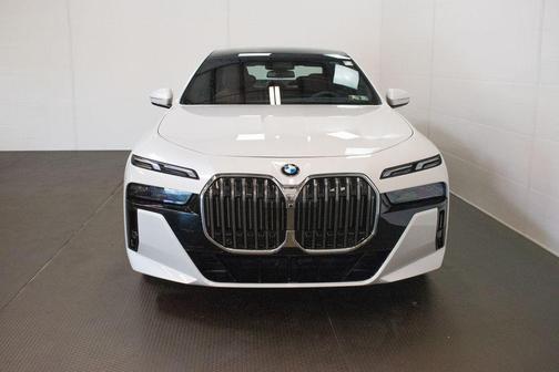Mineral White Metallic 2026 BMW 740 xDrive