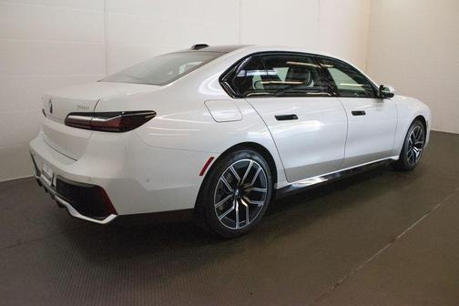 Mineral White Metallic 2026 BMW 740 xDrive